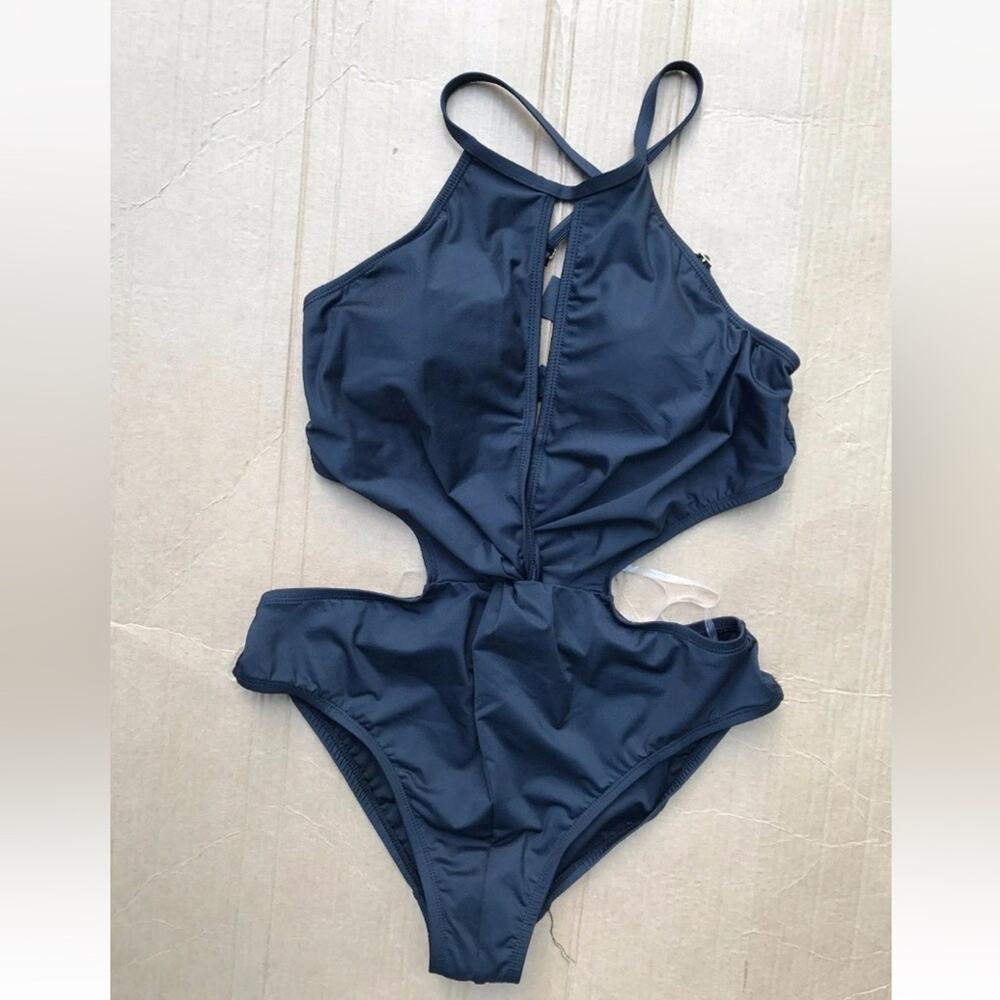 La Blanca NWTs Black Cut Out Sides Monokini size 8 Tummy Control